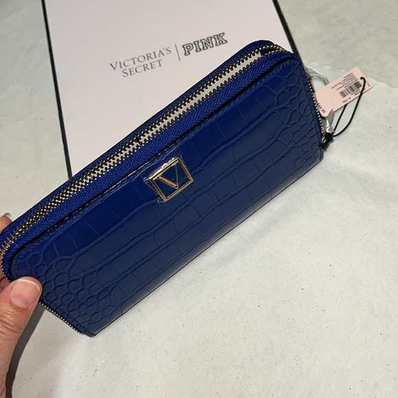 Victoria’s Secret Large Zip Up Wallet - Picture 5 of 9